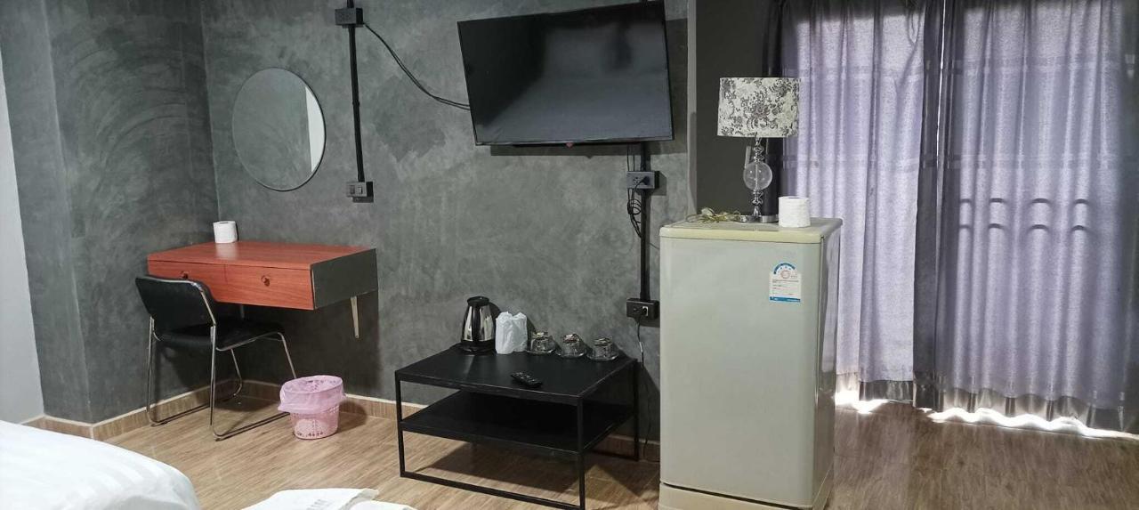 Kun Hotel Nakhon Ratchasima Bagian luar foto